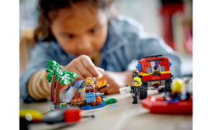 60412 | LEGO® City 4X4 Fire Truck With Rescue Boat