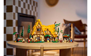 43242 | LEGO® Disney™ Snow White and the Seven Dwarfs' Cottage