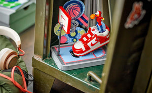 43021 | LEGO® Iconic Nike Dunk Trickshot