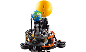42179 | LEGO® Technic Planet Earth and Moon in Orbit