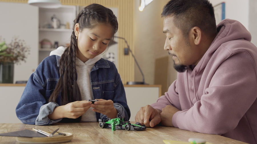 77245 | LEGO® Speed Champions Aston Martin Aramco F1® AMR24 Race Car