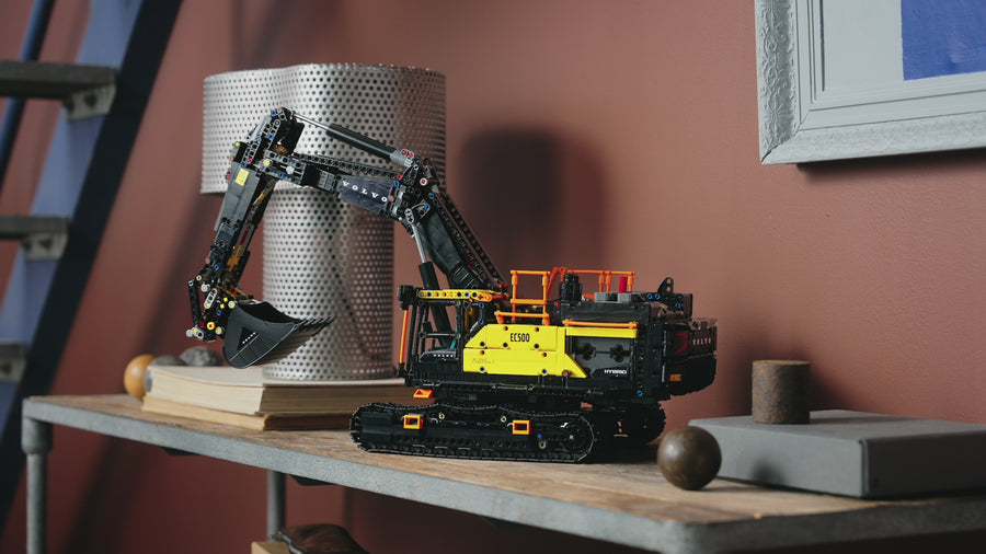 42215 | LEGO® Technic Volvo EC500 Hybrid Excavator