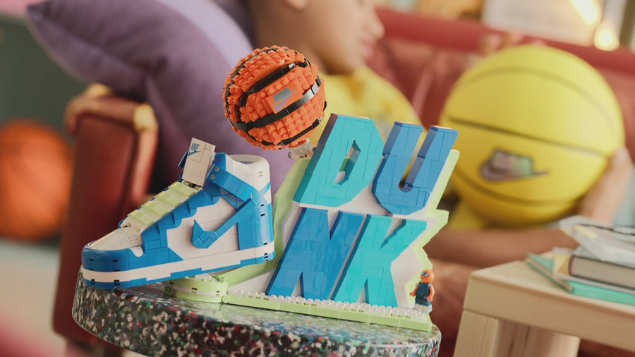 43008 | LEGO® Iconic Nike Dunk