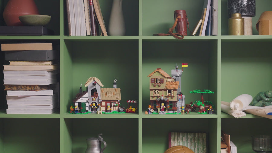 10332 | LEGO® ICONS™ Medieval Town Square