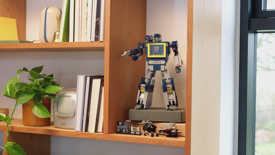 10358 | LEGO® ICONS™ Transformers: Soundwave