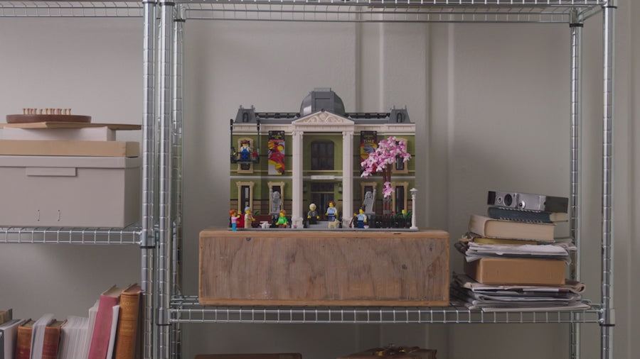 10326 | LEGO® ICONS™ Natural History Museum