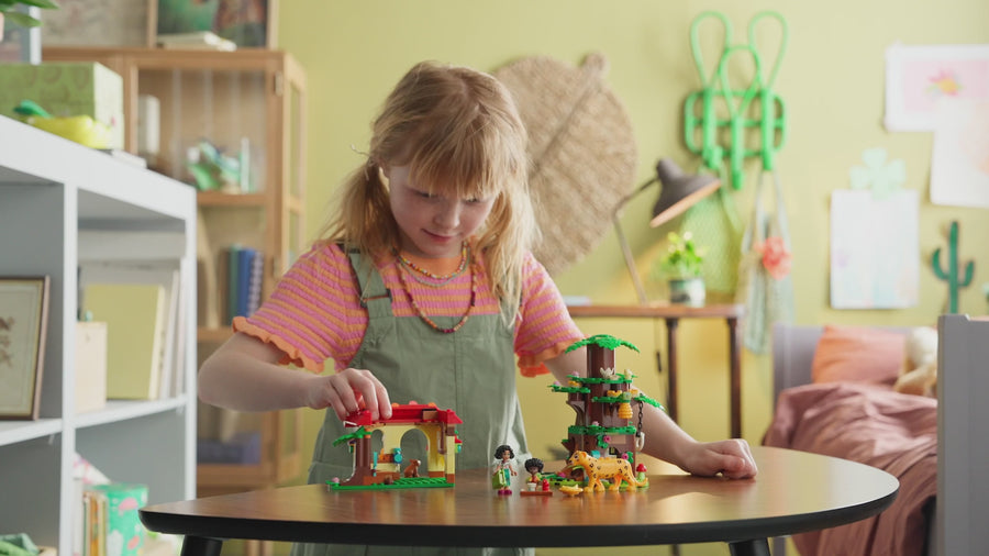 43251 | LEGO® Disney™ Antonio’s Animal Sanctuary