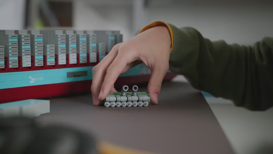 40955 | LEGO® Iconic Maersk Dual-Fuel Container Vessel