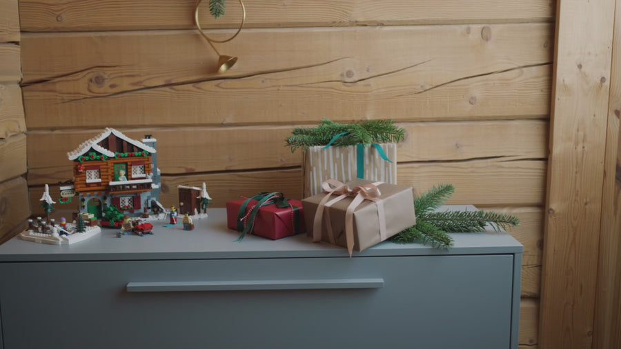 10325 | LEGO® ICONS™ Alpine Lodge