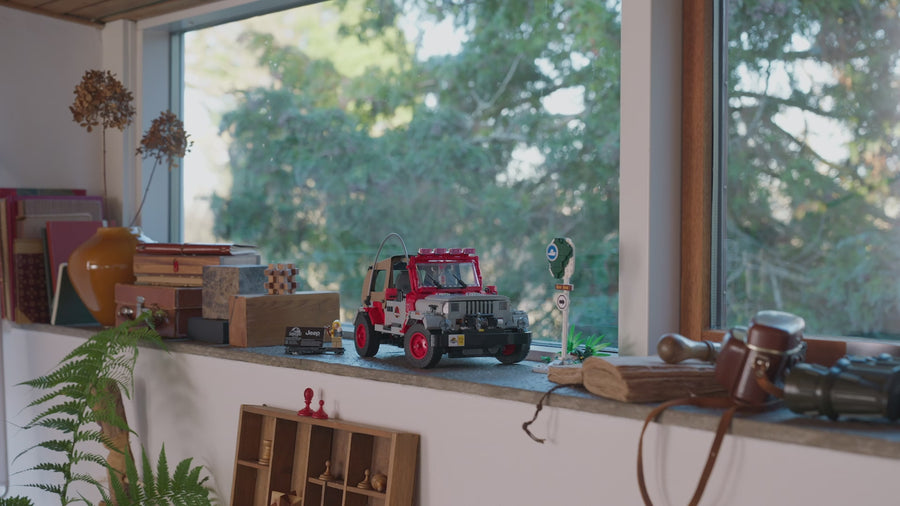 77984 | LEGO® Jurassic World™ Jurassic Park Jeep® Wrangler Sets Jurassic World