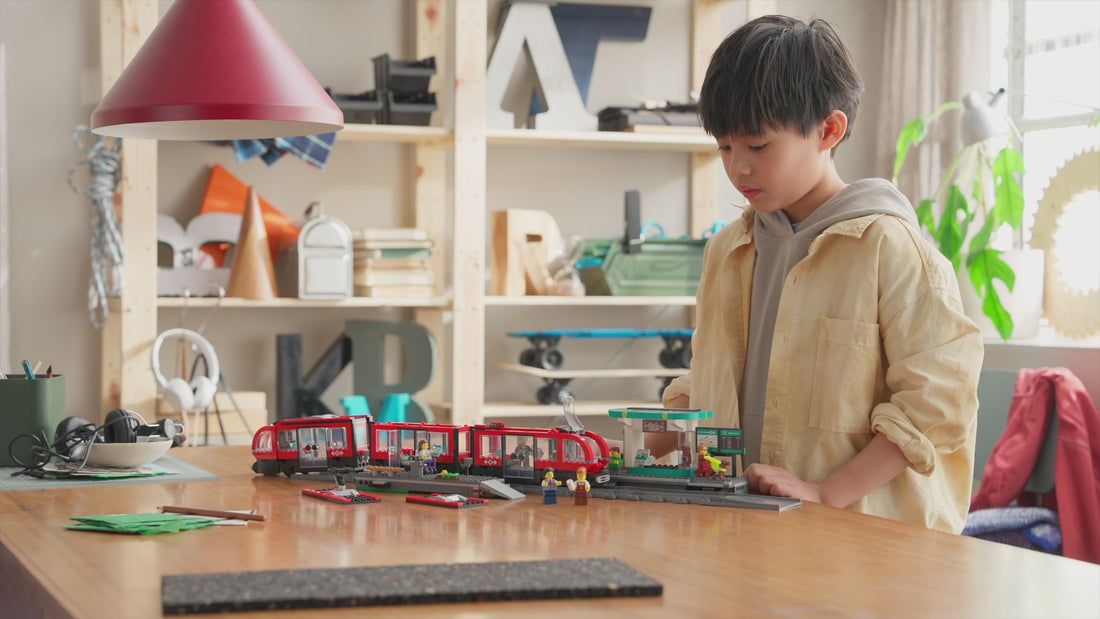 60423 | LEGO® City Downtown Streetcar and Station Sets City