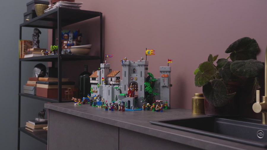 10305 | LEGO® ICONS™ Lion Knights' Castle